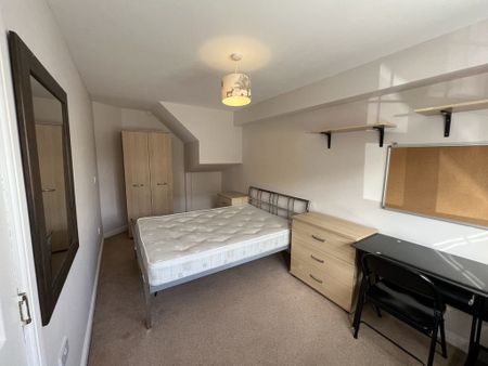 Moins Court, Osbaldwick - P10610 - Photo 5