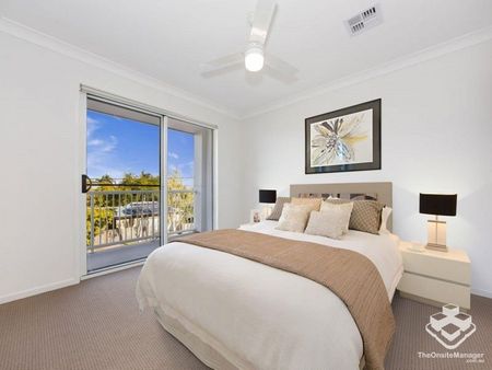 MODERN STYLISH 3 BED TOWNHOUSE IN GREAT LOCATION - Photo 4