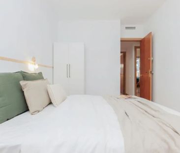 Plaça de Lesseps, Barcelona, Catalonia 08023 - Photo 2