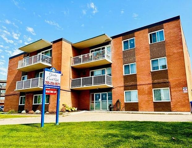 Garden Court Apartments | 62, 76 & 721, 731 Allard & Pine Street, Sault Ste. Marie - Photo 1