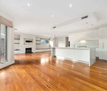 4 Bedroom Family Home with All Year Al-fresco Area! - Photo 4