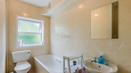 79 Dawlish Road - Photo 3