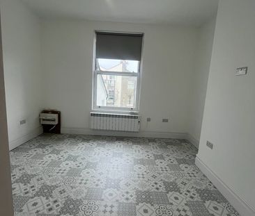 2 Bed Flat, Cambridge Road, BN3 - Photo 1