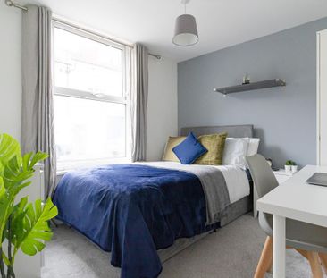 Stansted #72 - Photo 6