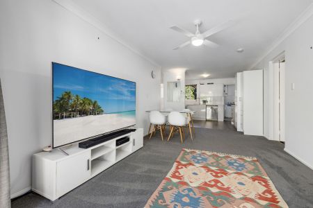 Flynn's Beach Apartment - Photo 2