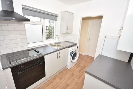 2 bedroom terraced house to rent - Photo 4