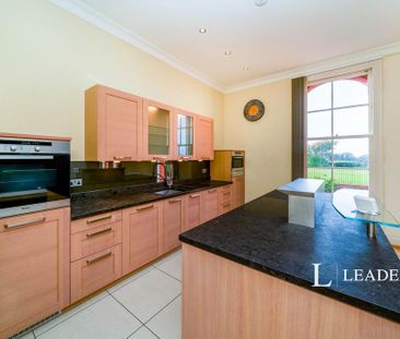 3 bedroom apartment to rent - Photo 6