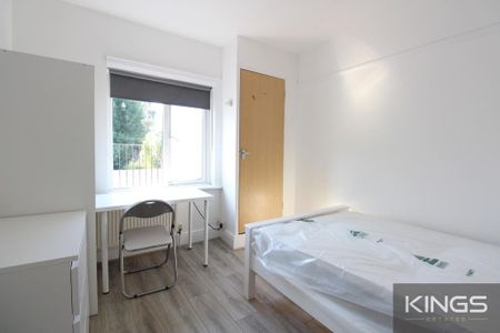 4 bedroom flat to rent - Photo 4