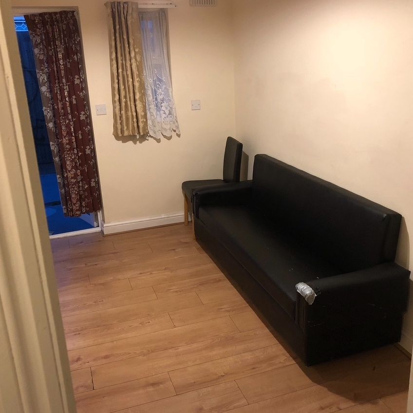 2 Bed Flat, Brook Road, IG2 - Photo 1