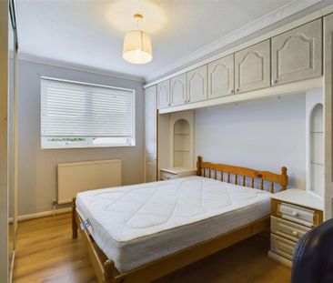 4 bedroom terraced house to rent - Photo 5