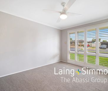 Suburban Dream in the Heart of Cambridge Gardens! - Photo 5