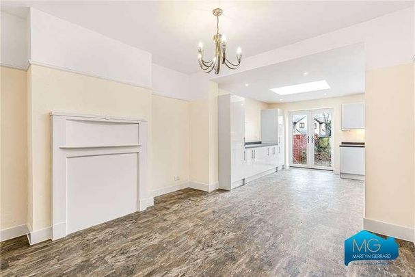 Lincoln Crescent, Enfield, EN1 - Photo 1