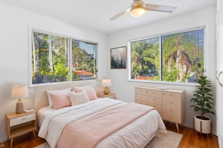 Charming 3-Bedroom Home in Quiet Holland Park West Street - Photo 3