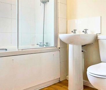 3 bedroom end of terrace house to rent - Photo 3