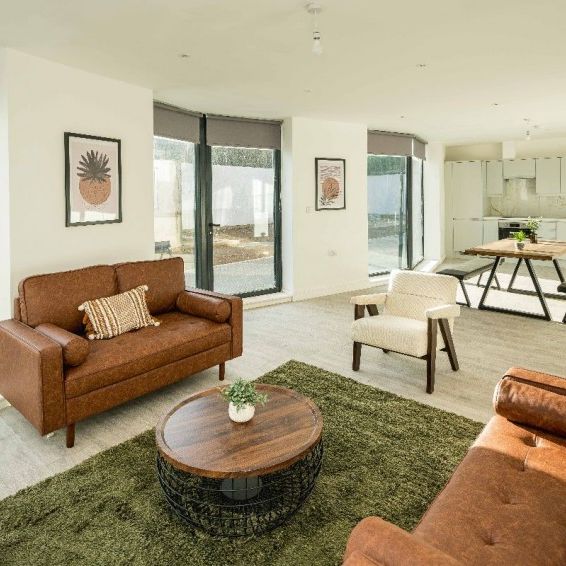 Cuckoo Hall Lane, London - Photo 1