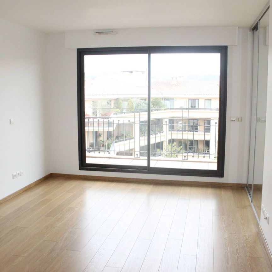 Location Appartement Aix-en-Provence 6 Pièces 254 m² - Photo 1