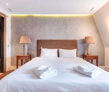 Two-bedroom flat in Holland Park, W11, London - Photo 3