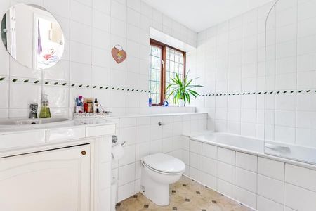 5 bedroom detached house to rent - Photo 2