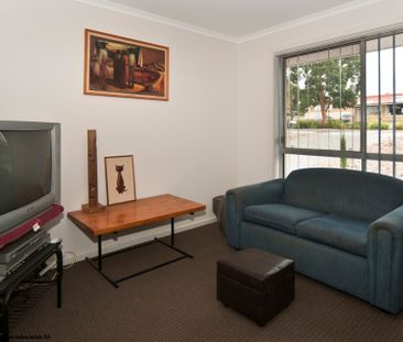 Lovely 3 Bedroom Home - Photo 4