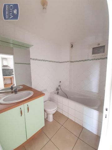 Location Appartement 1 pièce 41m² LES AVIRONS 97425 - Photo 3