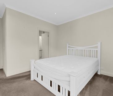 2/18 Belgravia Avenue, Mont Albert North VIC 3129 - Townhouse For R... - Photo 2