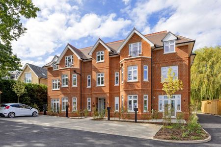 **SOLE AGENT** Newly built 2-bed first-floor flat with open-plan living, lift access, video entry, EV parking, all just steps from Esher High Street & train station. - Photo 4
