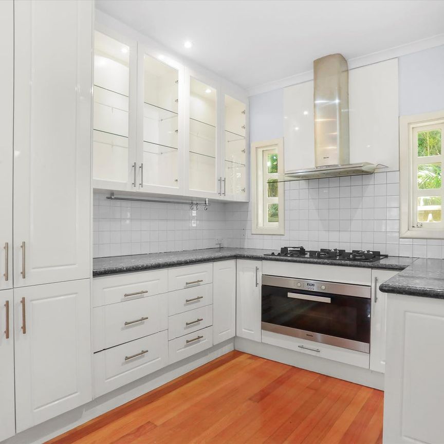 Spacious 4 Bedroom Family Home with Inground Pool - Photo 1