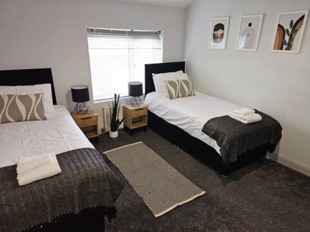 3 Bed Semi-Detached House, East Park View, LS9 - Photo 4