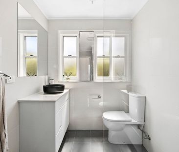 Beautiful apartment with CBD and harbour views - Photo 5