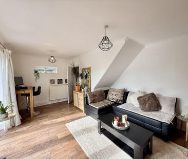 2 bedroom end of terrace house to rent - Photo 2