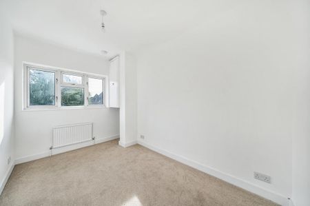 3 bedroom end of terrace house to rent - Photo 4