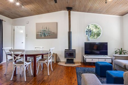 Charming Leafy Retreat - Character Home with Deck, Privacy & Style - Photo 4