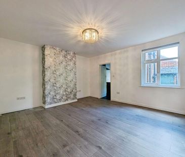 3 bedroom ground floor flat to rent - Photo 5