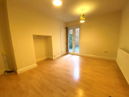 2 bed apartment to rent in Silchester Road, St. Leonards-on-Sea, TN38 - Photo 3