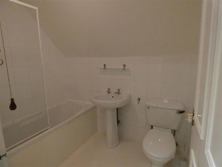 2 bedroom flat to rent - Photo 3