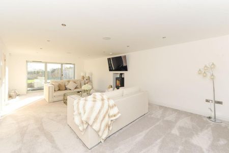 4 bedroom detached house to rent - Photo 4