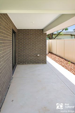 4 Bedrooms + Ensuite - Central Location! - Photo 5