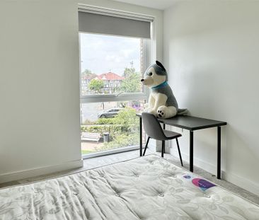 Beresford Avenue, Wembley - Photo 3