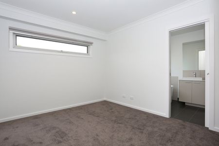 2/116 Southern Road, Heidelberg West VIC 3081 - Photo 2