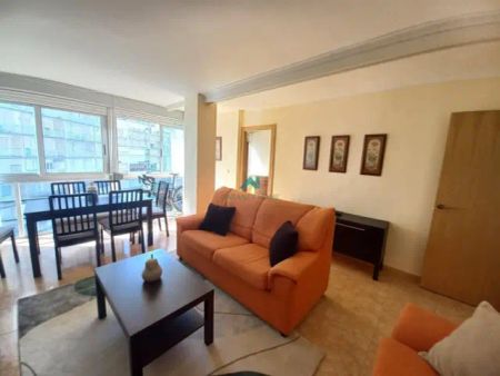 Piso en alquiler en Calle de la República de Colombia - Foto 2