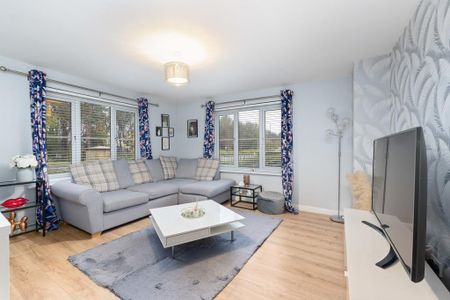 2 bedroom ground floor flat to rent - Photo 3