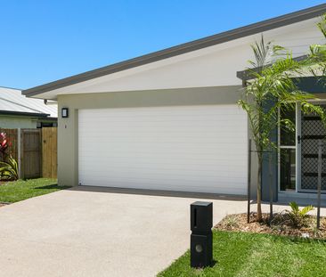 SPACIOUS DUPLEX IN SOUGHT AFTER SMITHFIELD VILLAGE ESTATE - Photo 3