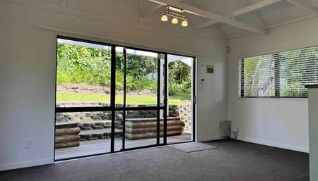 Titirangi - Titirangi, 1 bedroom standalone house - Photo 3