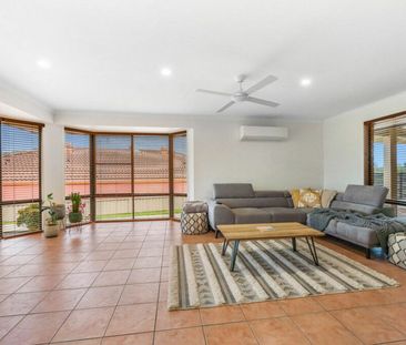 SPACIOUS THREE BEDROOM PLUS STUDY HOME - GREAT LOCATION - Photo 1