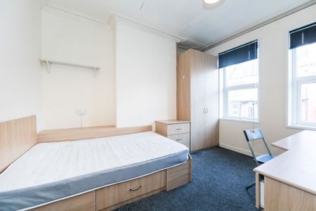 Manor Drive, Leeds - Photo 4