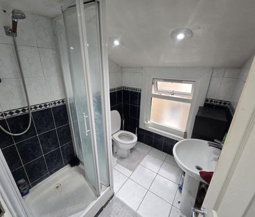 Room in a Shared House, Herndon Road, SW18 - Photo 6