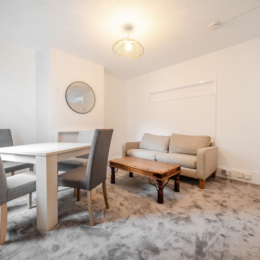 4 bedroom terraced house to rent - Photo 1