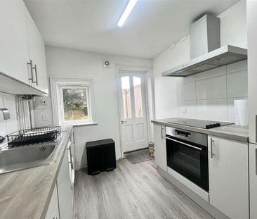 Kirkham Street, London, SE18 - Photo 5