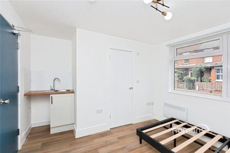 1 bedroom in a house share to rent - Photo 2