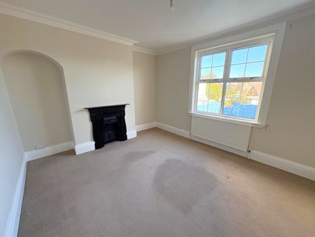 High Street, Lee-On-The-Solent, Hampshire, PO13 - Photo 4